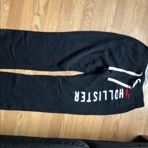 Hollister men size small sweatpants !